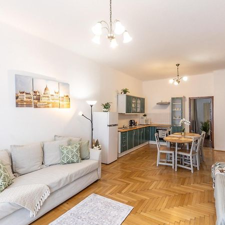 Riverside Balcony Apartment With View To Danube Budapest Bagian luar foto