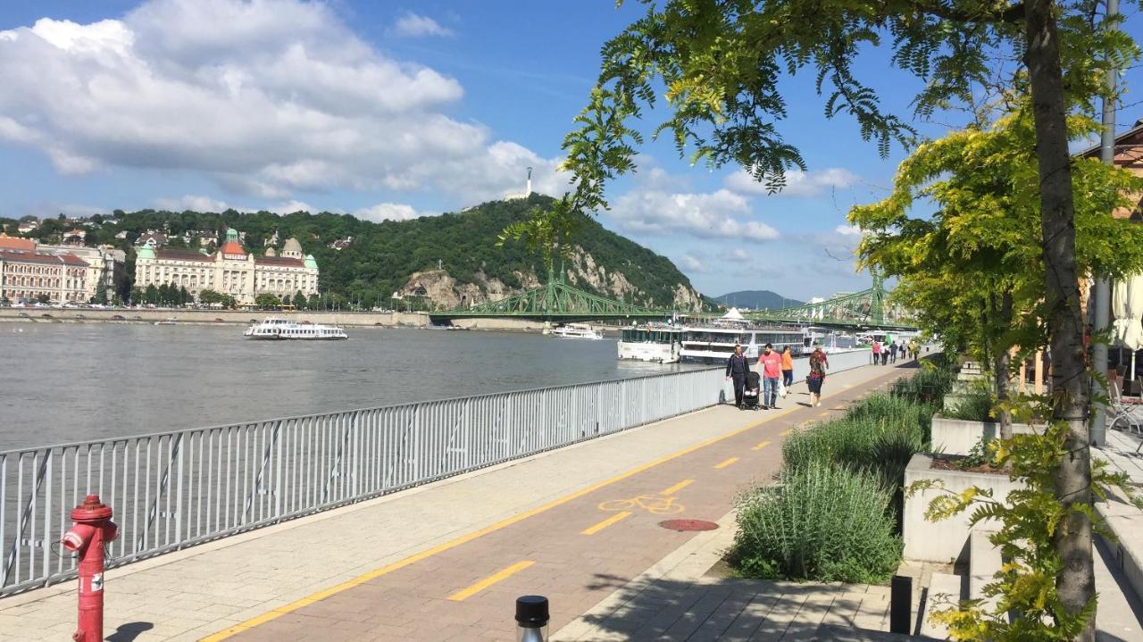Riverside Balcony Apartment With View To Danube Budapest Bagian luar foto