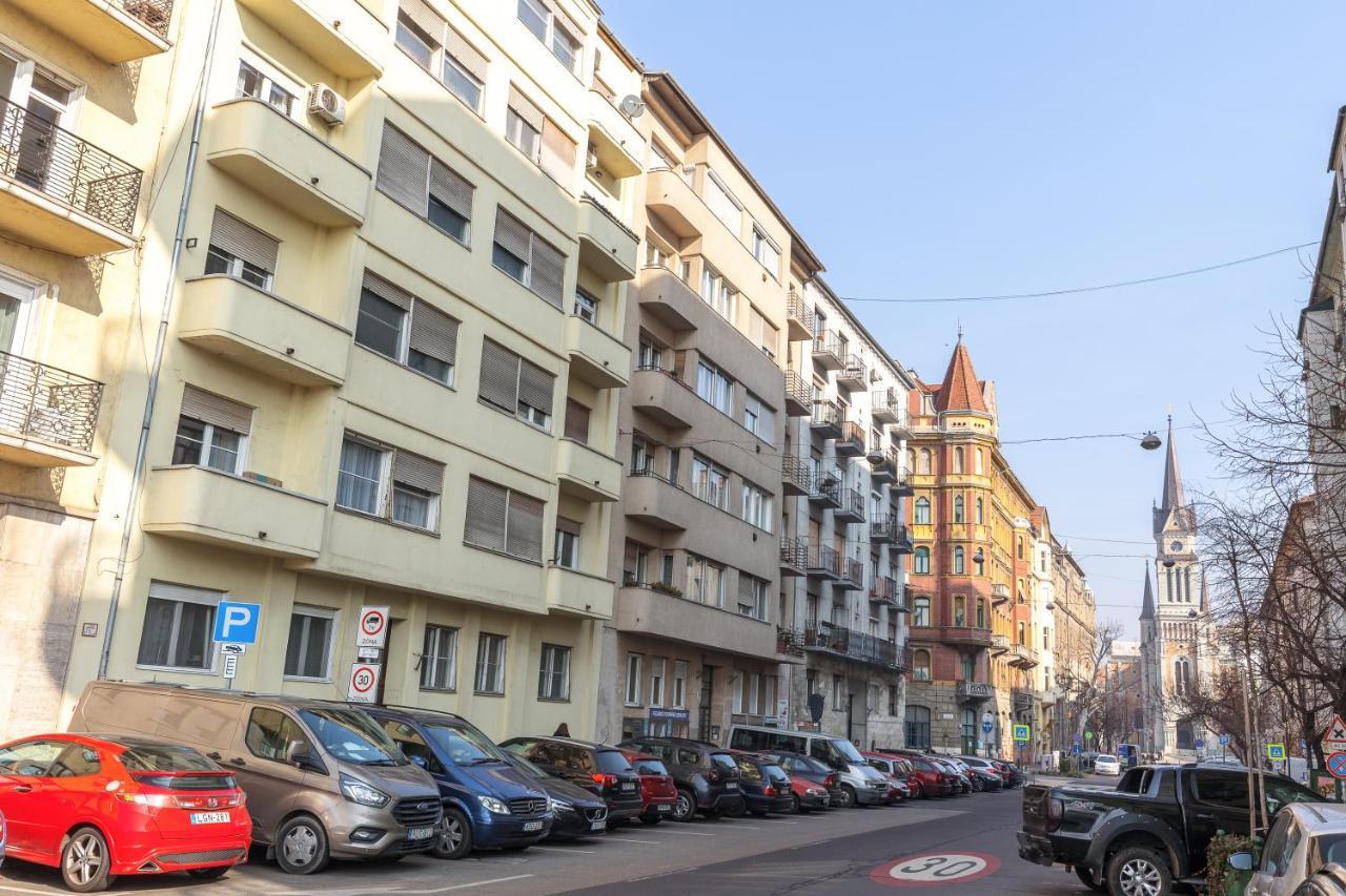 Riverside Balcony Apartment With View To Danube Budapest Bagian luar foto