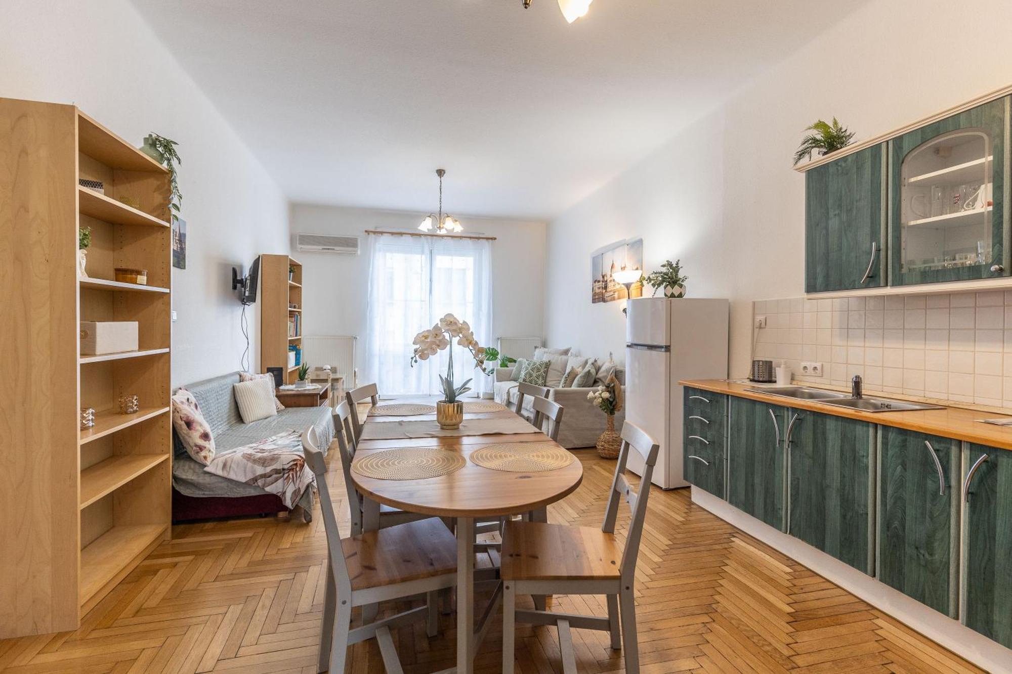 Riverside Balcony Apartment With View To Danube Budapest Bagian luar foto