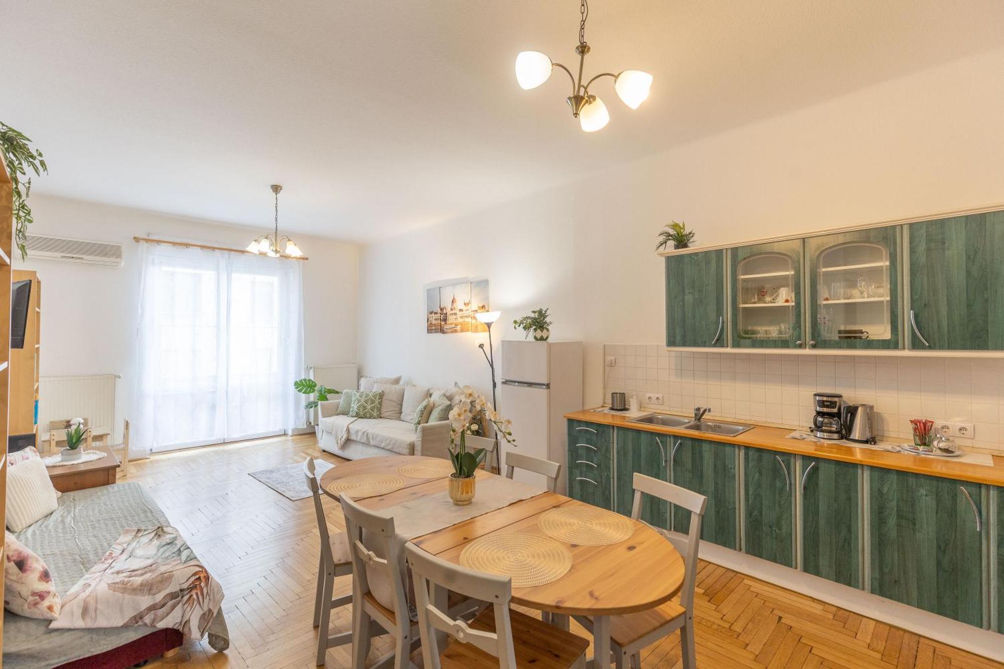 Riverside Balcony Apartment With View To Danube Budapest Bagian luar foto